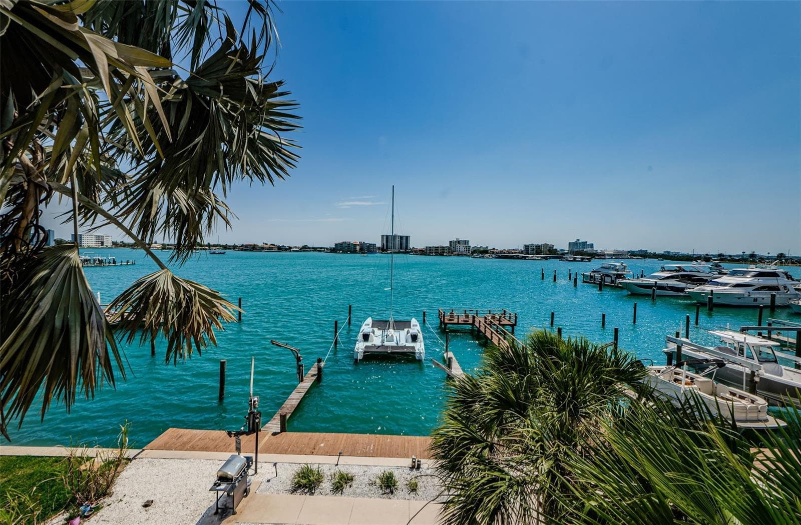 479 E Shore Dr #8, FL