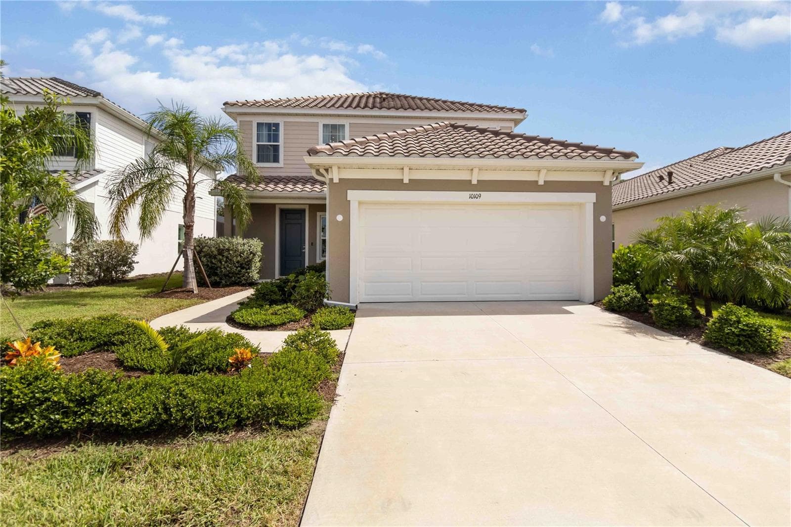10109 Canaveral Cir, FL