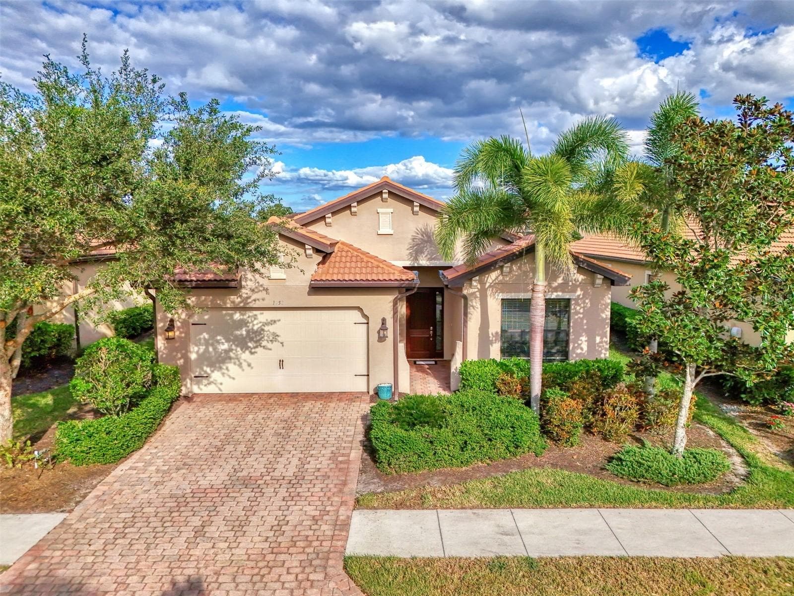1050 Bluffwood Dr, FL