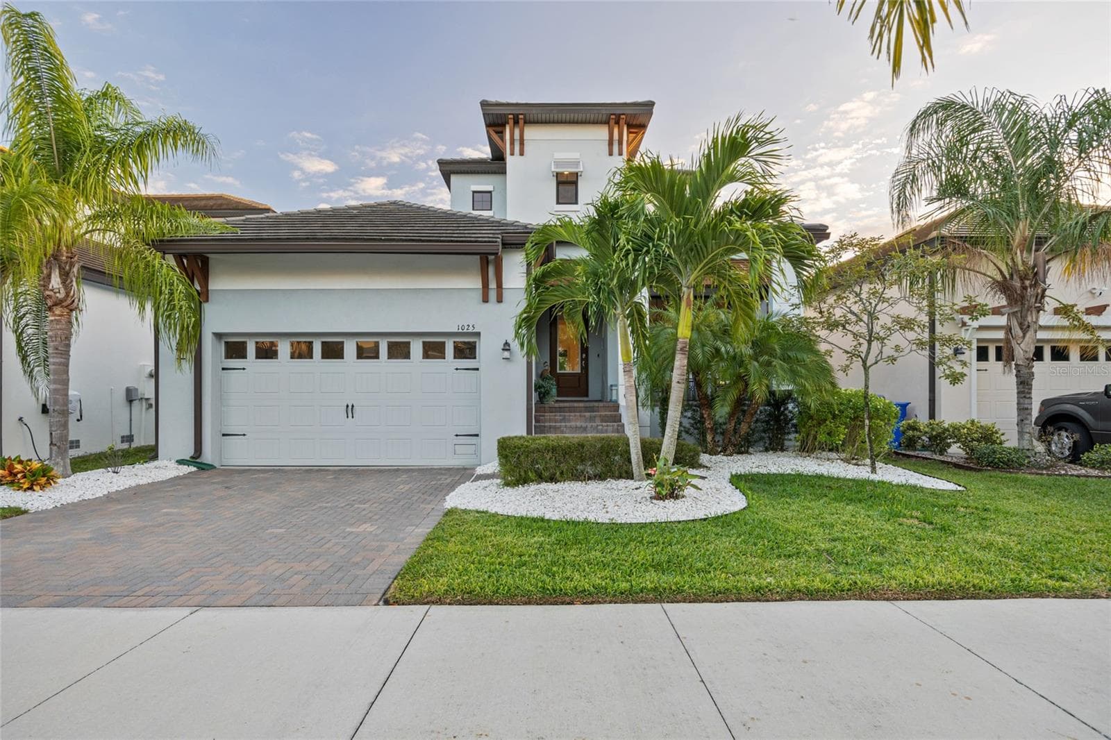 1025 Seagrape Dr, FL