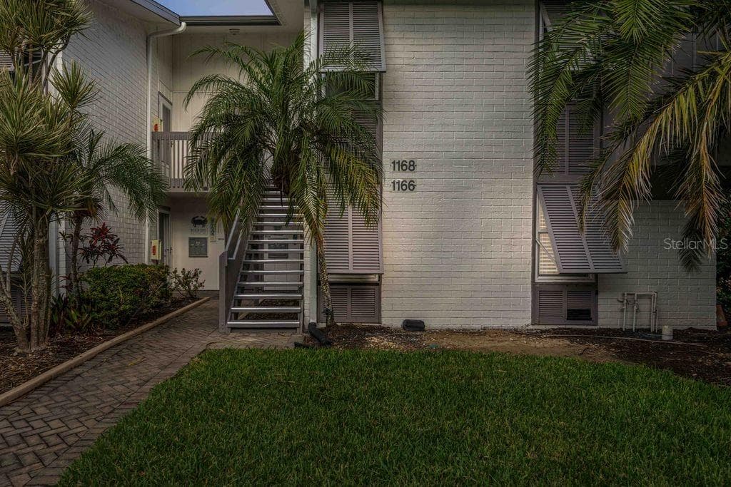1166 W Peppertree Dr #112d, FL
