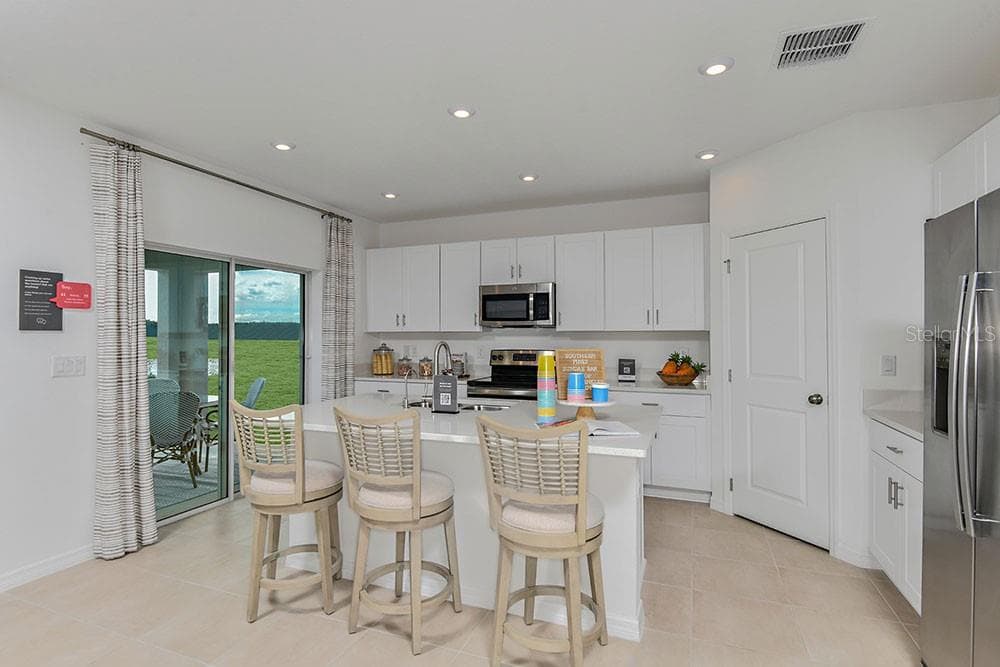 6730 Equinox Ln, FL