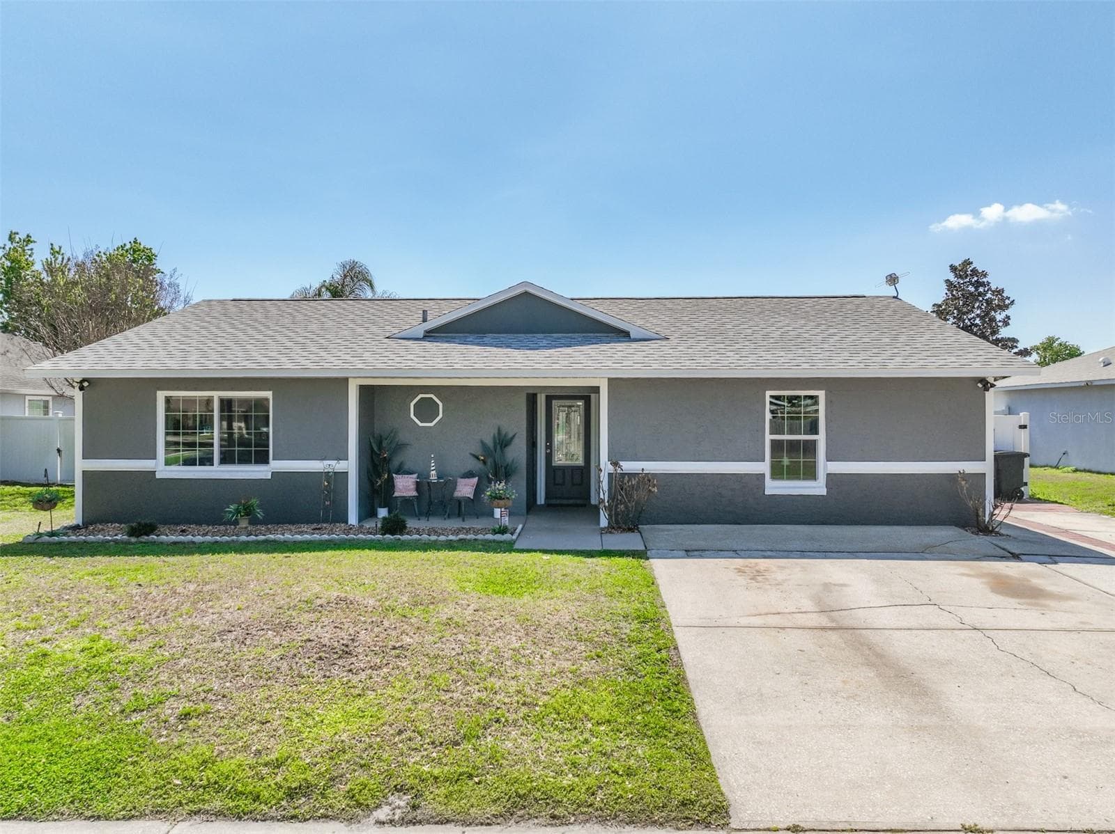 589 Clairmont Ln, FL