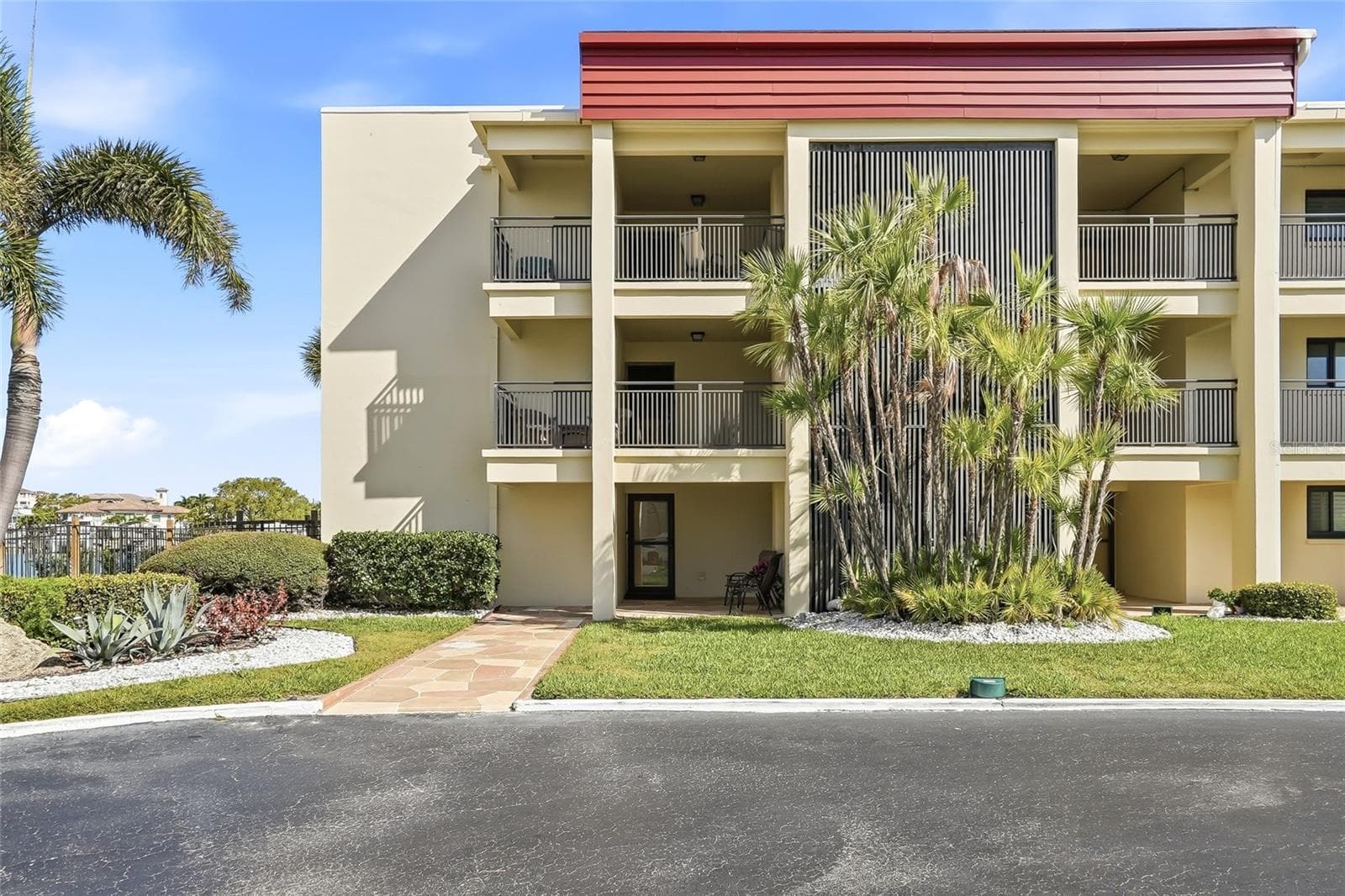 868 Bayway Blvd #101, FL