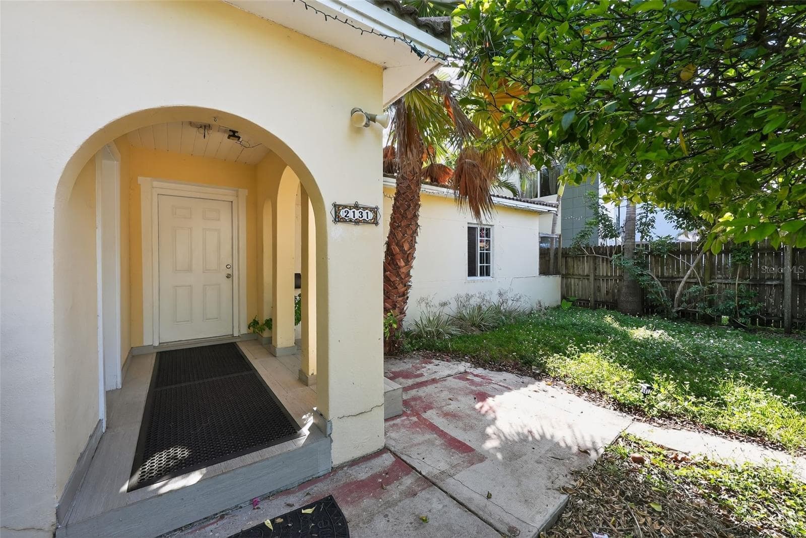 2131 Biarritz Dr, FL