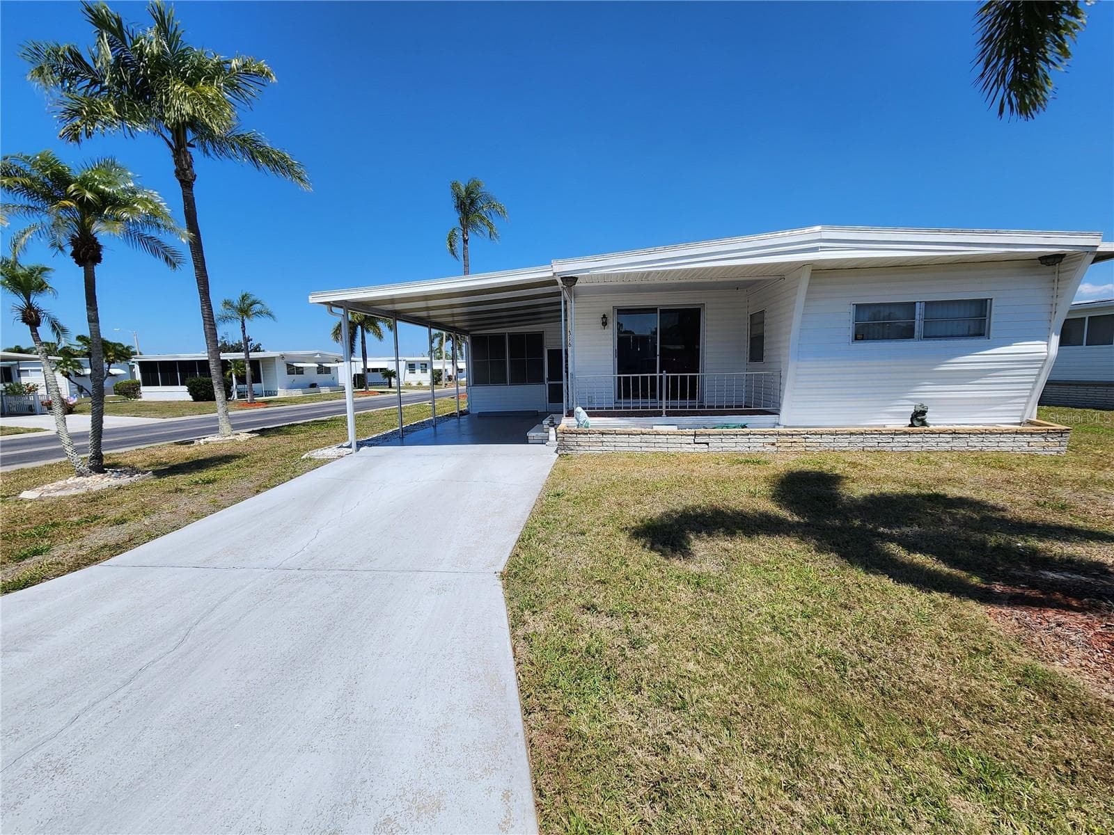 316 Danube Cir, FL