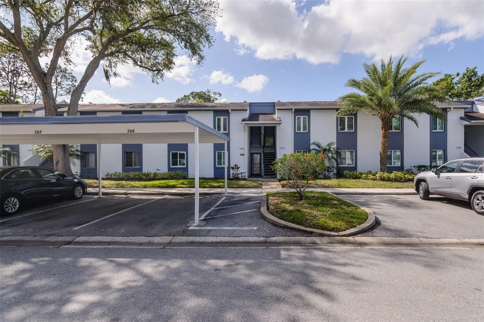 207 Cypress Ln, FL