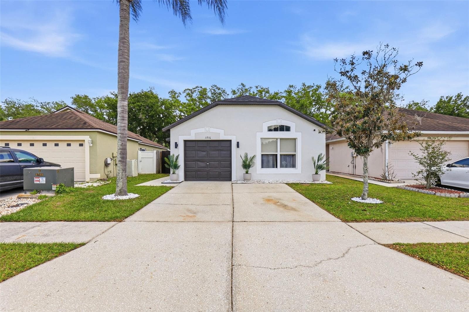 5916 Lake Front Dr, FL