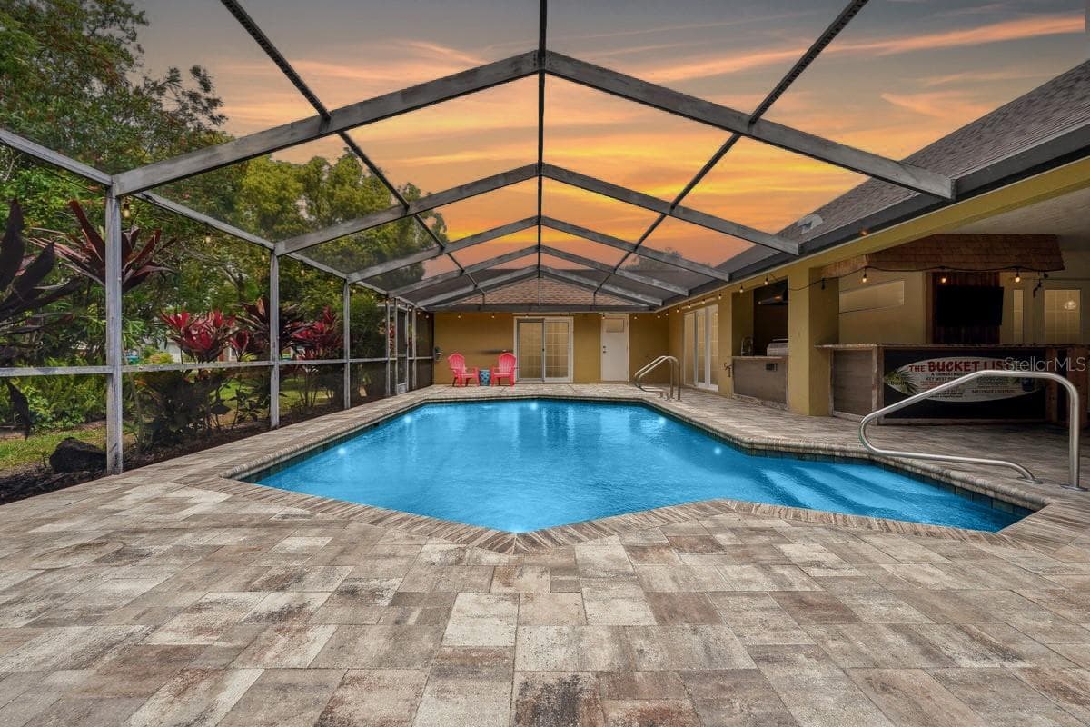 325 Sheffield Cir W, FL