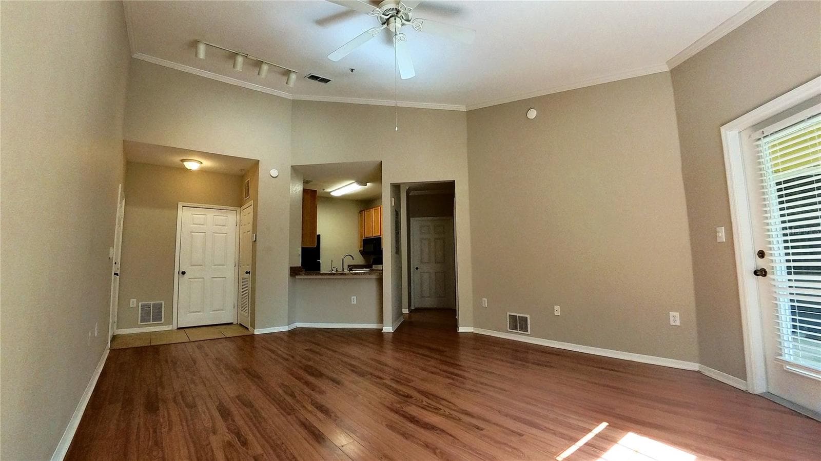 10017 Courtney Palms Blvd #304, FL