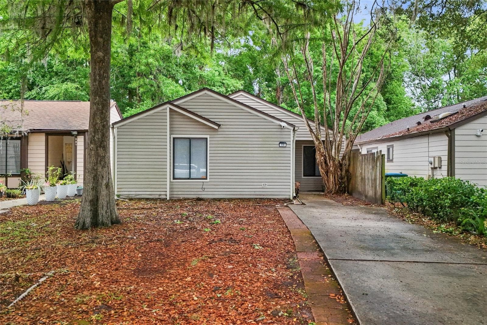 335 Kirkcaldy Dr, FL