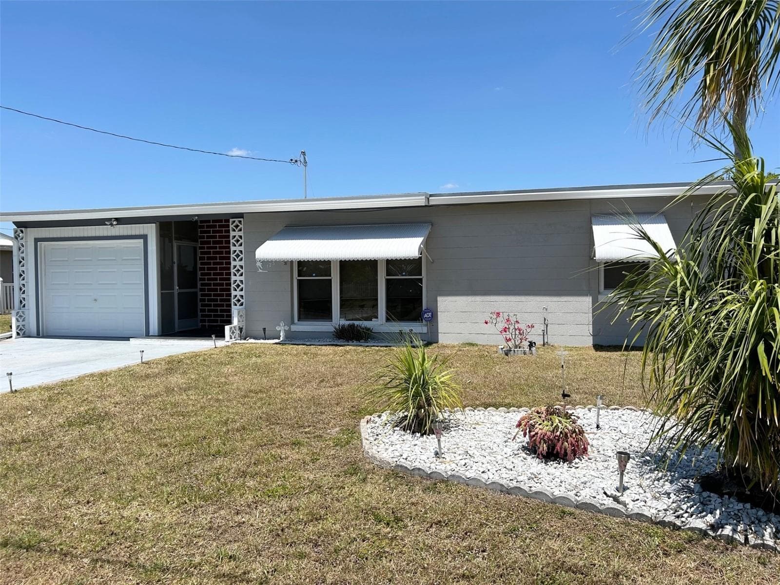 123 Poinsettia Cir Ne, FL