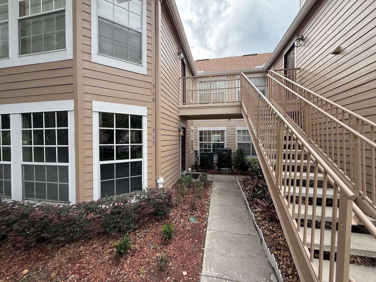 696 Youngstown Pkwy #315, FL
