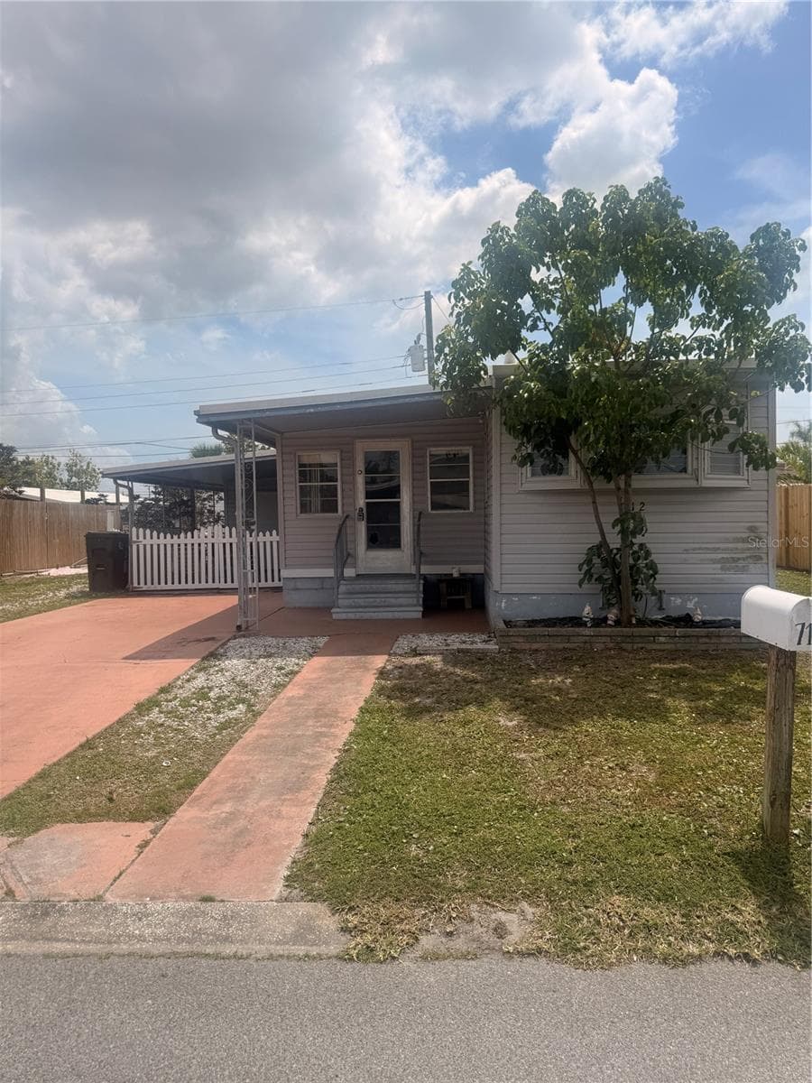 712 50th Avenue Dr W, FL