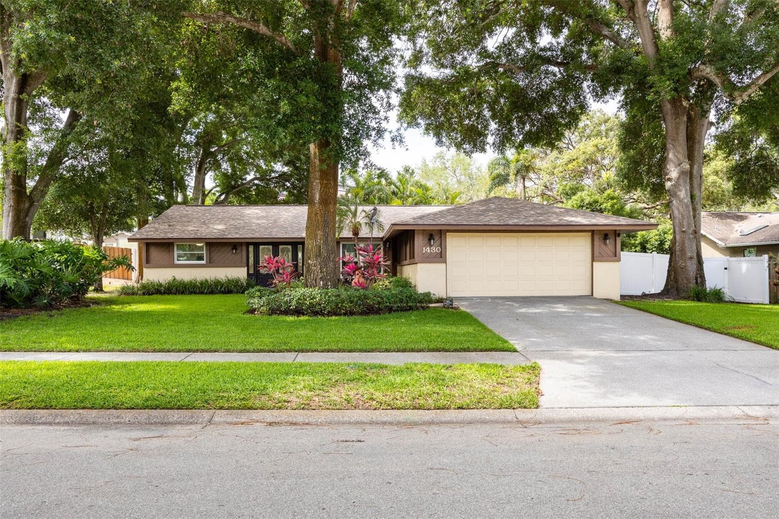 1430 Sutton Place Dr, FL