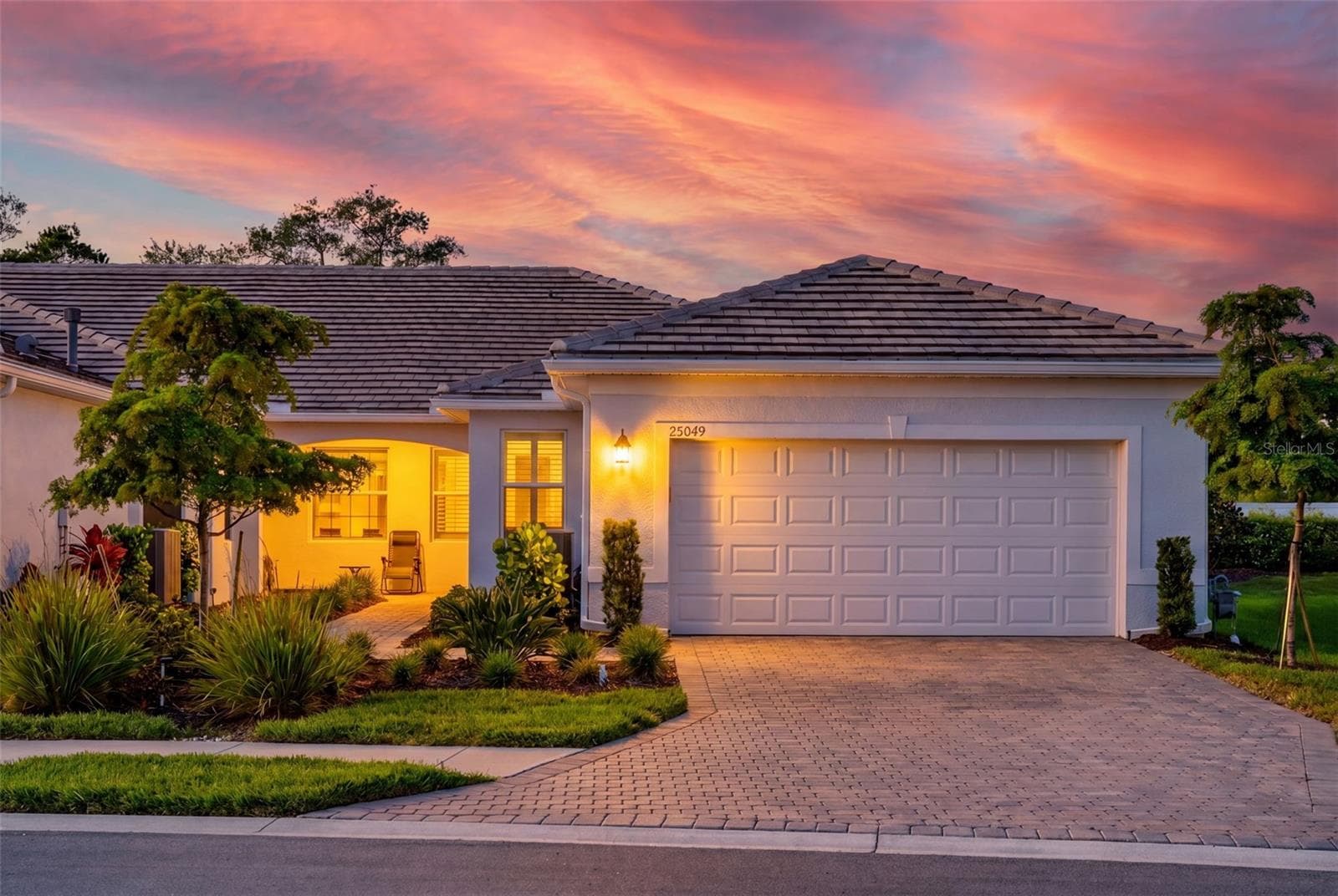 25049 Pearl Lake Cir, FL