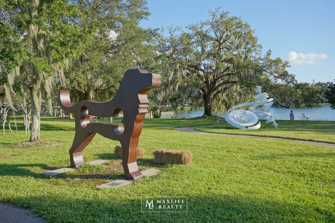 Outdoor dog sculpture in the Mennello sculpture garden, Loch Haven Park