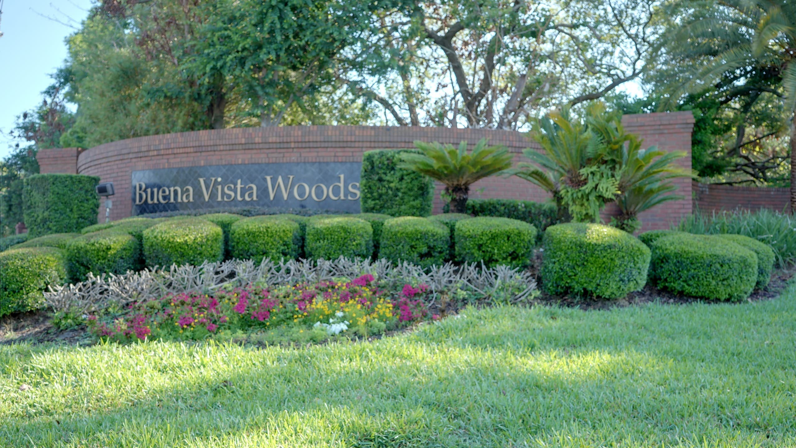 Entrance sign at Buena Vista Woods in Dr. Phillips, FL