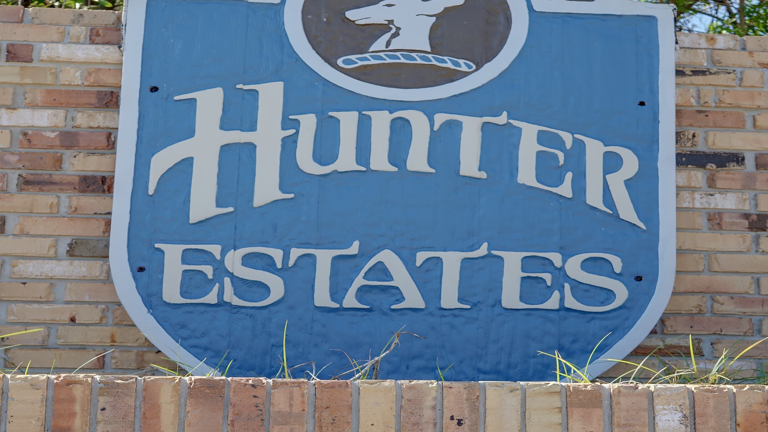 Stone monument sign at Hunter Estates in Dr. Phillips, FL