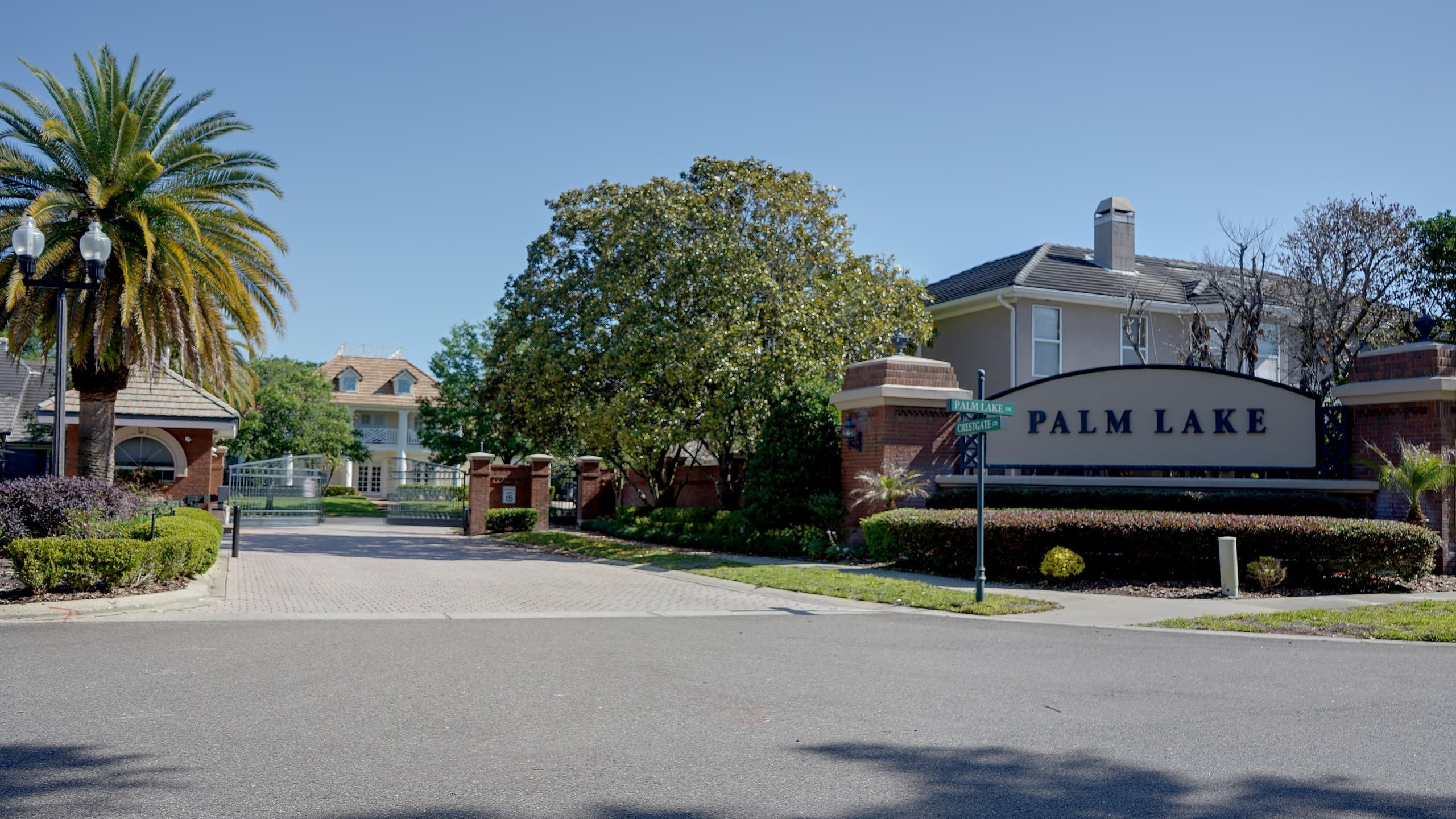 Entrance sign at Palm Lake in Dr. Phillips, FL