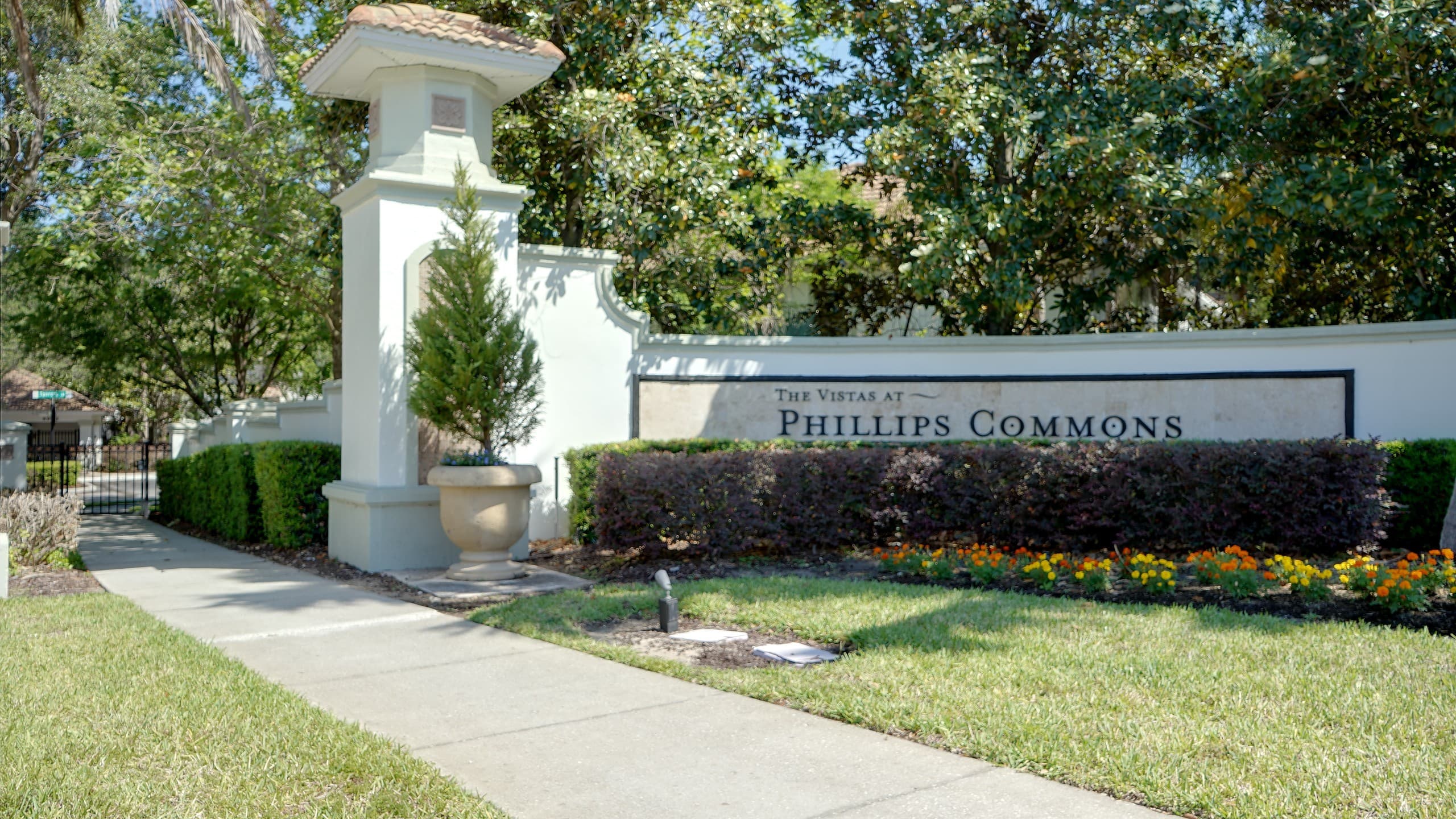 Gated townhome community The Vistas at Phillips Commons, Dr. Phillips, FL
