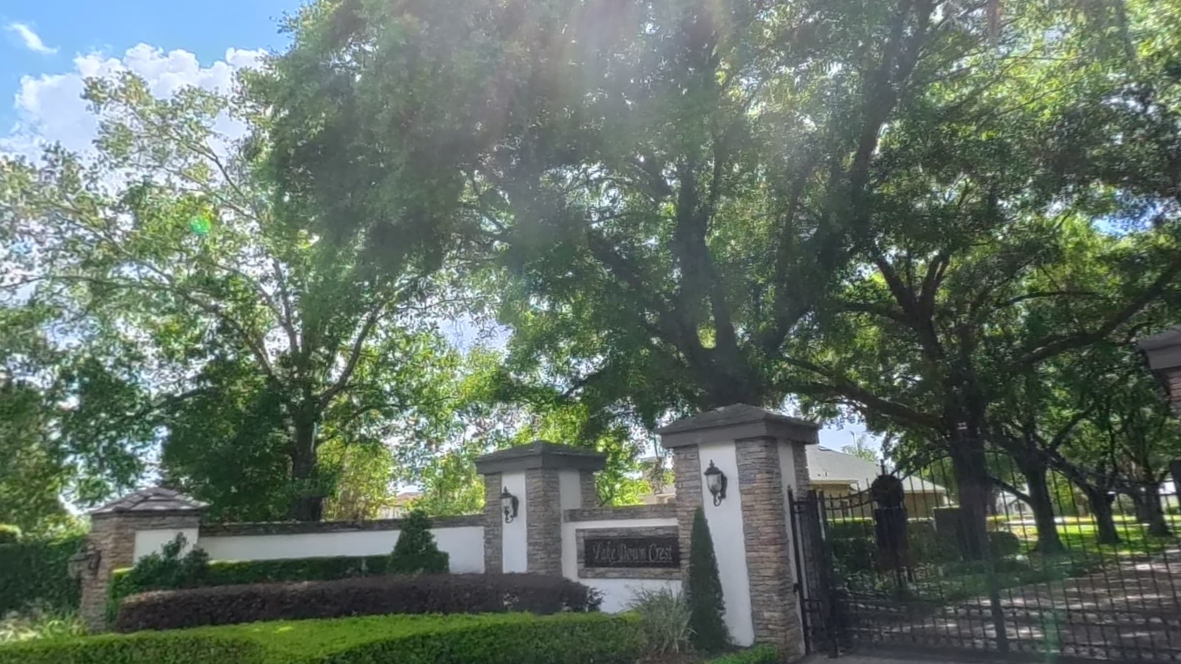 Lake Down Crest community entrance sign, Windermere, FL