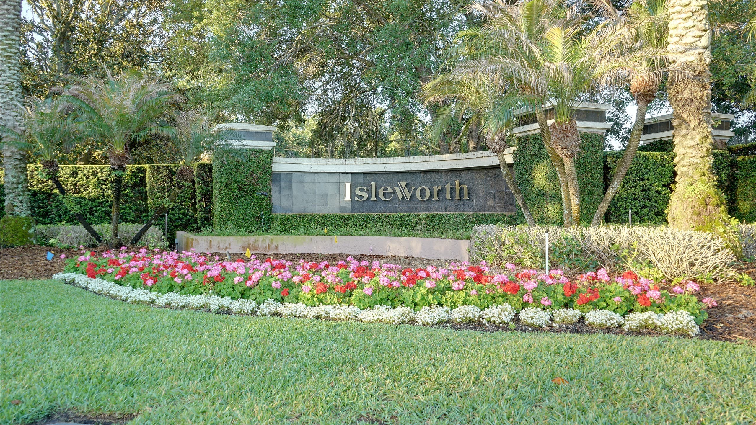 Stone monument sign at Isleworth in Windermere, FL