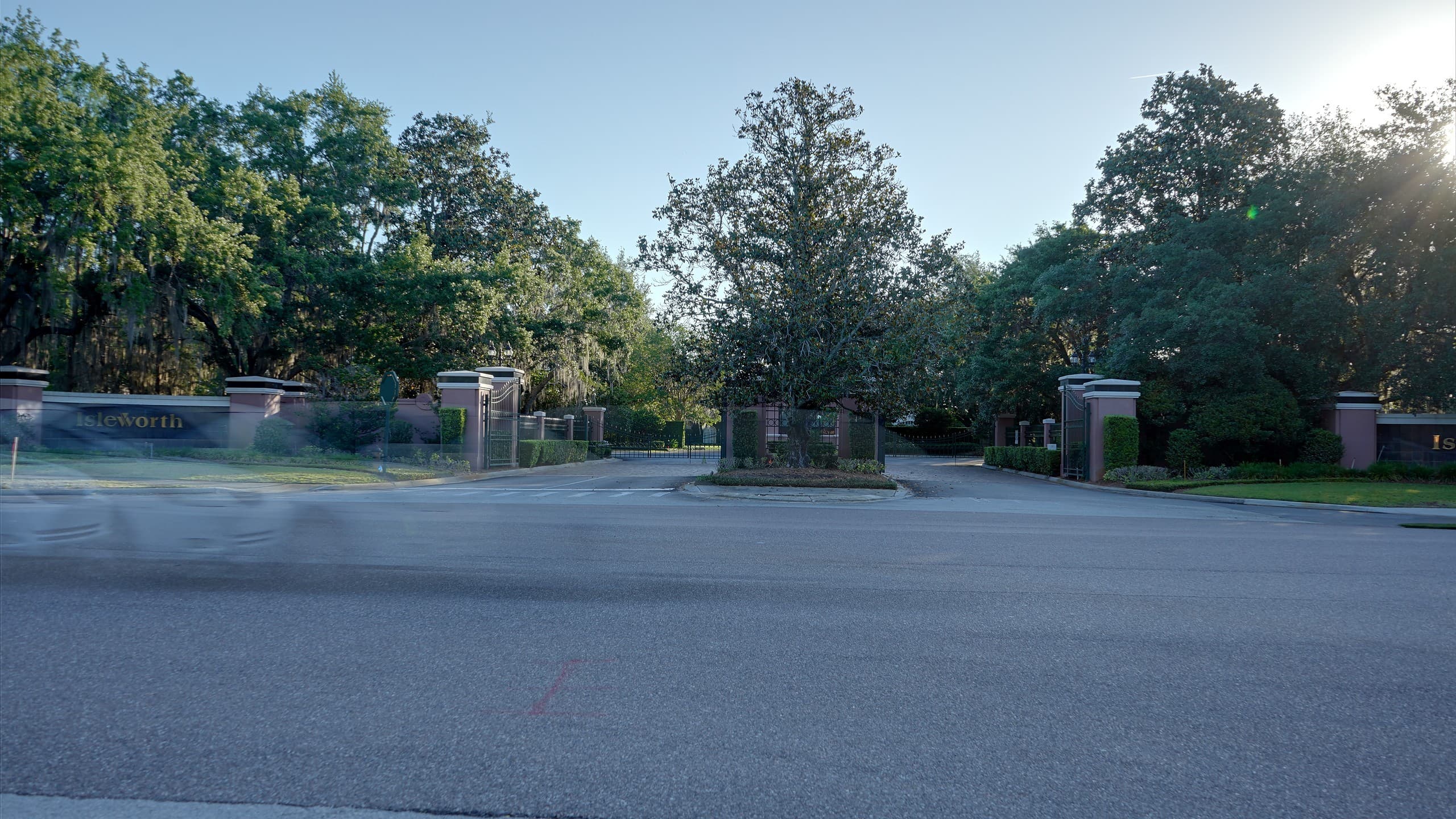 Tree-lined Isleworth street in Windermere