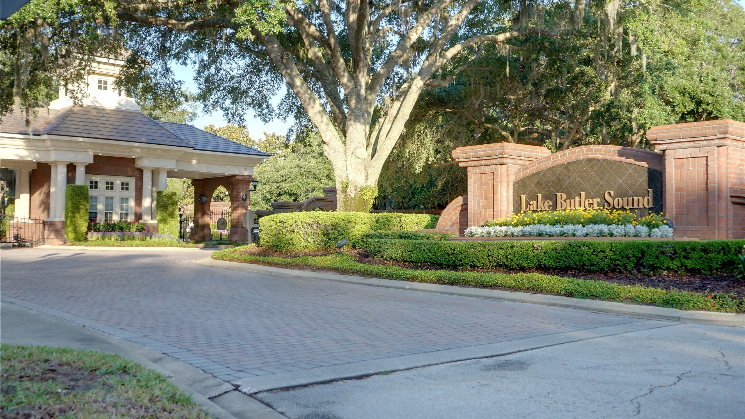Lake Butler Sound community entrance with fountain and brick monument in Windermere, FL