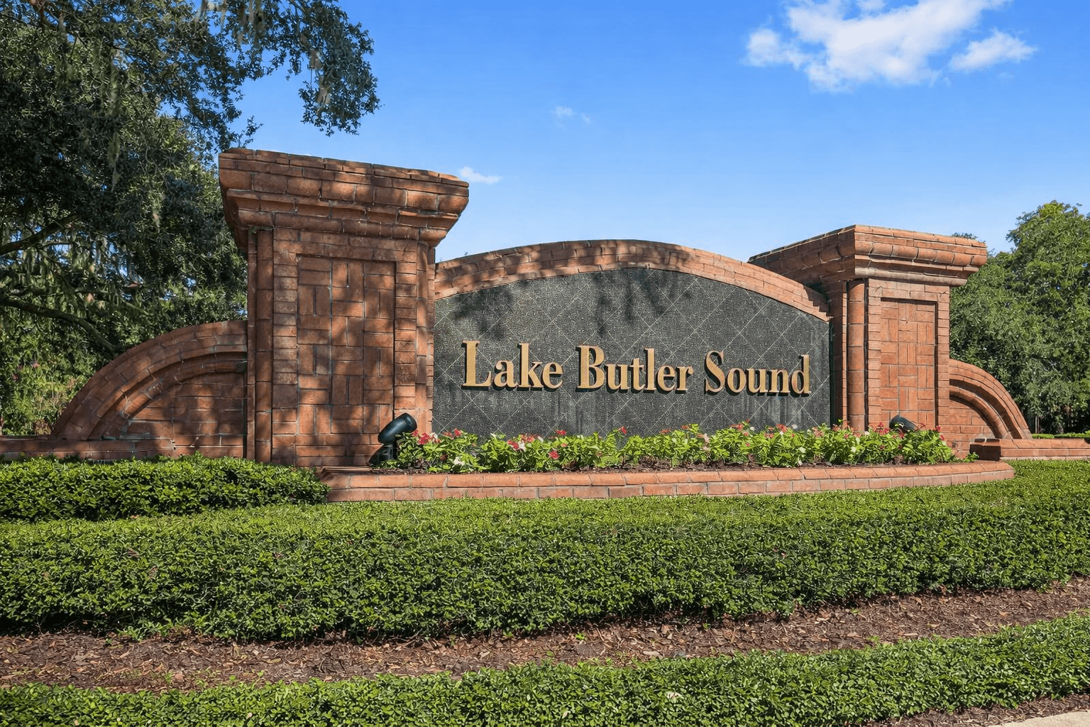Lake Butler Sound community entrance sign, Windermere Florida