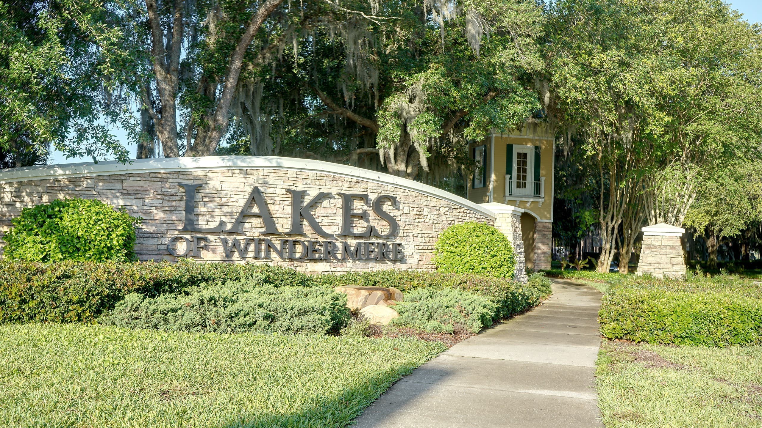 Lakes of Windermere community pool and amenities