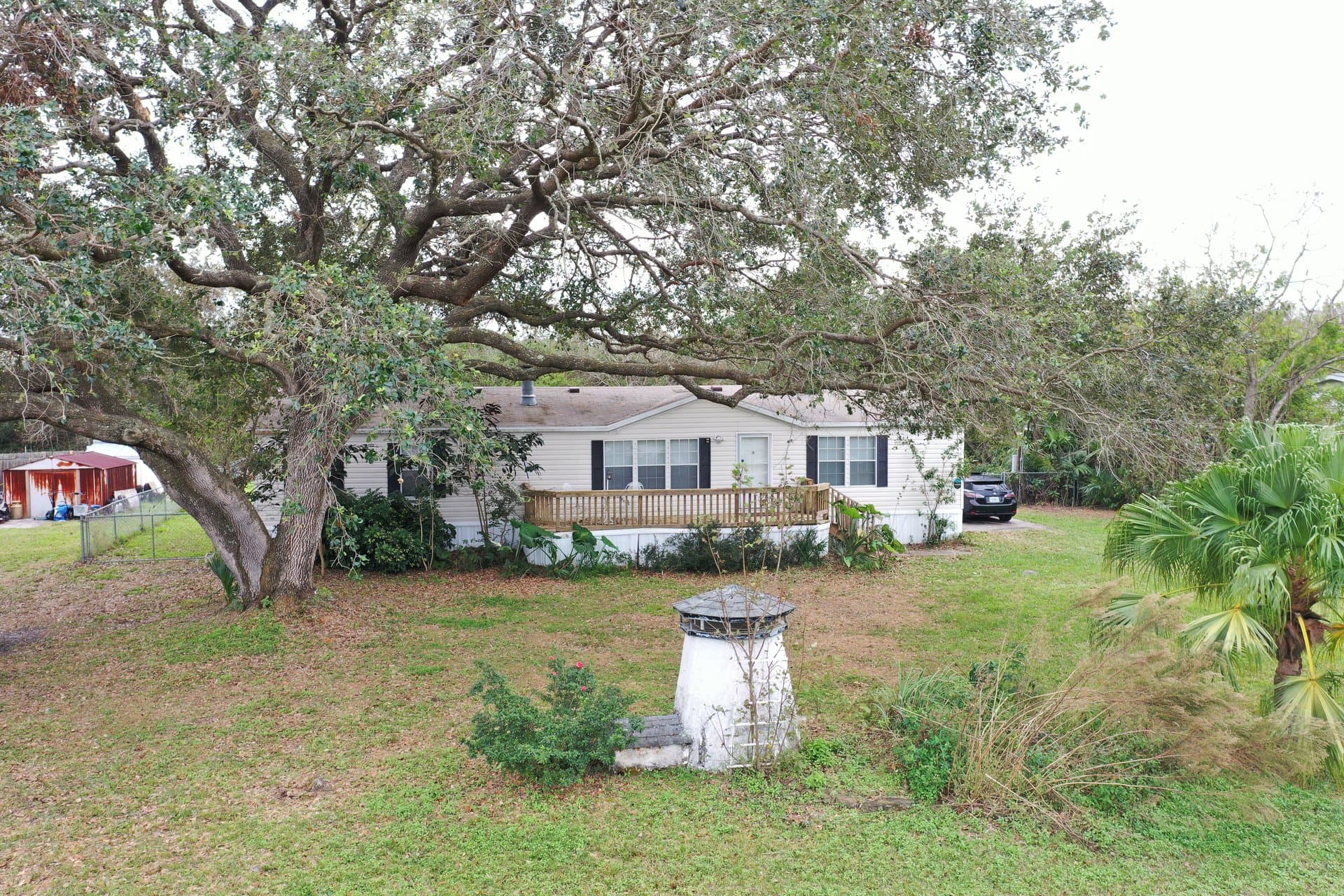 Rural single-family with large oak trees in Scottsmoor