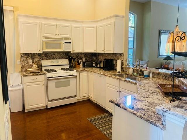 7711 Whitebridge Glen, FL
