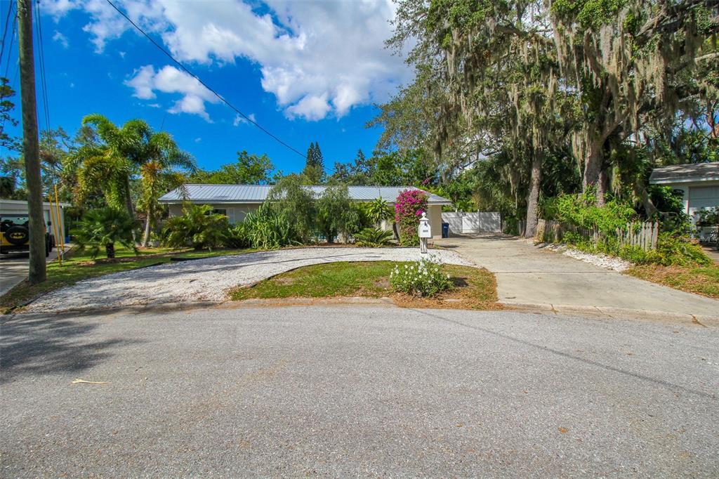 3223 Rowena Street, FL