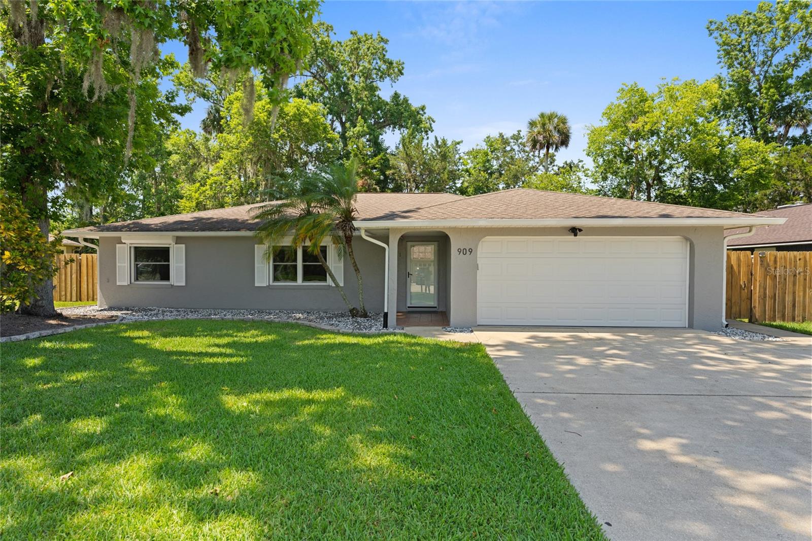 909 Bentwood Lane, FL