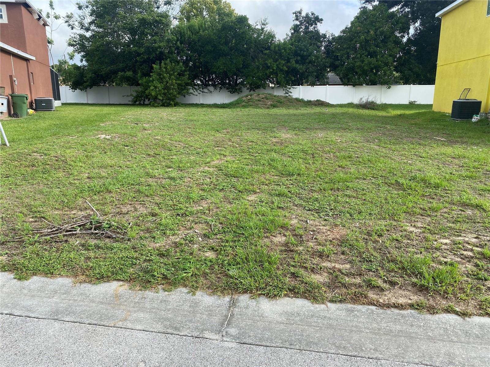 1304 Salisbury Dr, FL