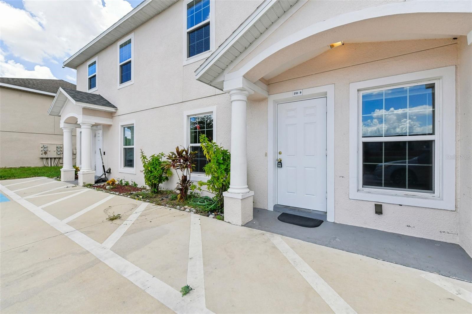 210 Majors Ln #B, FL