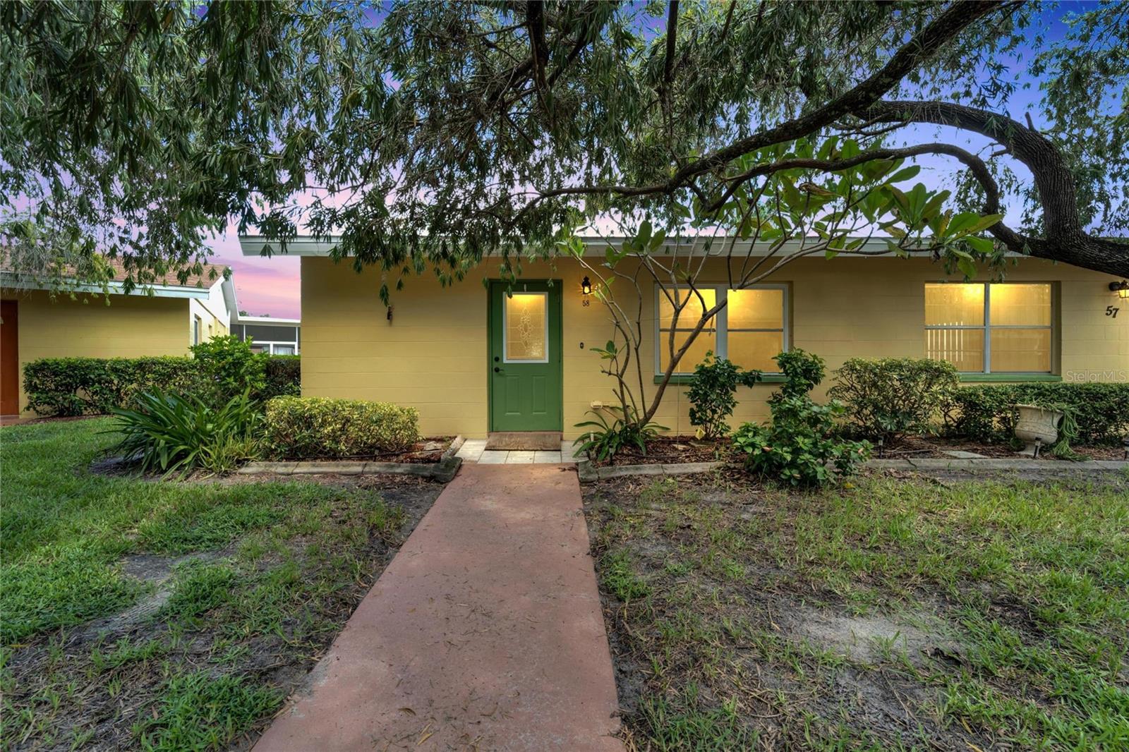401 Dorchester Place, FL