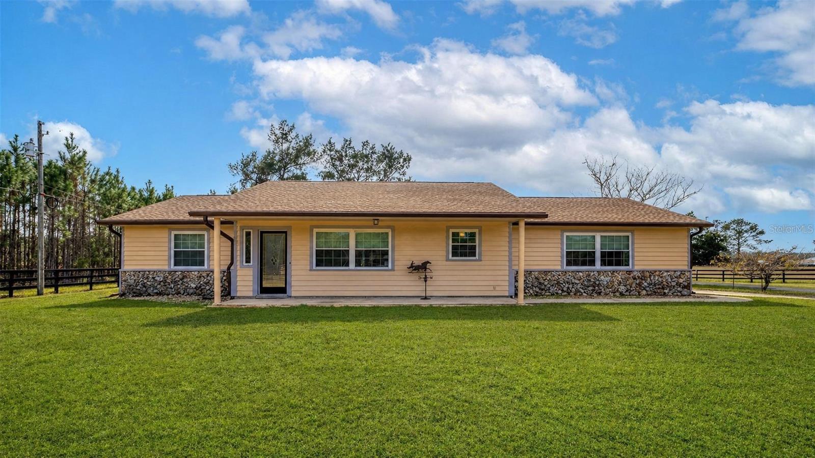 1327 W State Road 40, FL