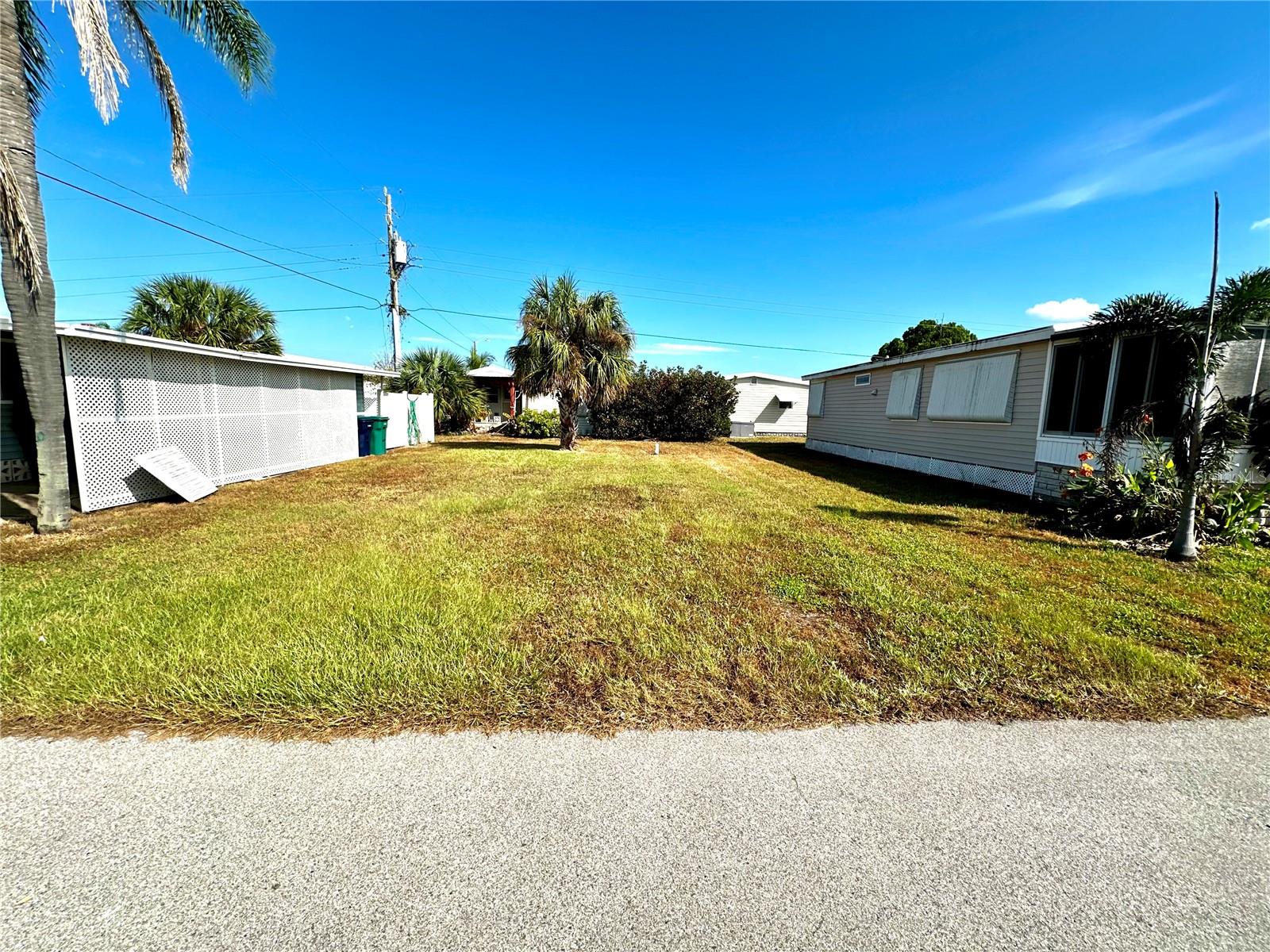 23 Flores Drive, FL