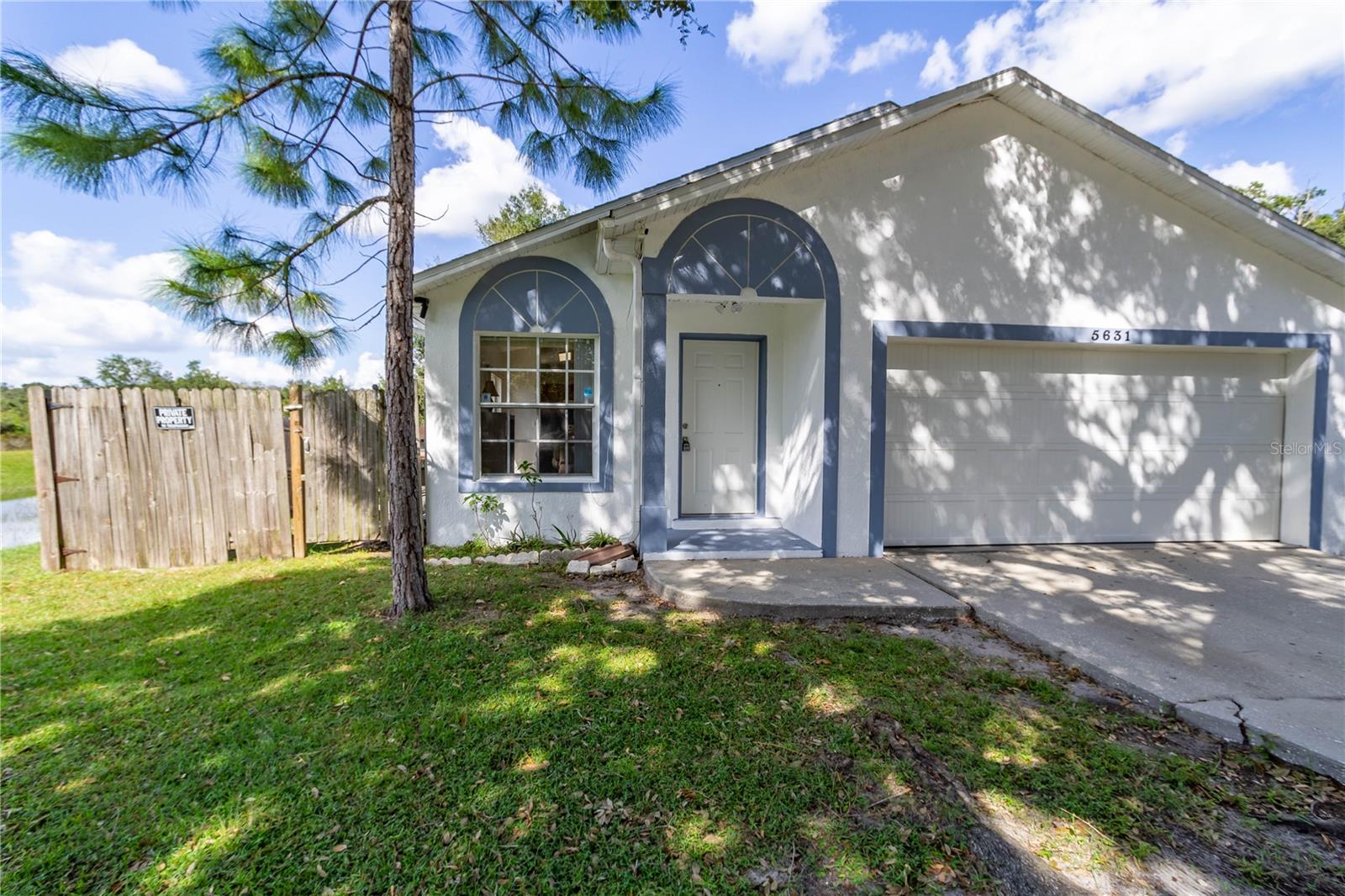 5631 La Joya Court, FL
