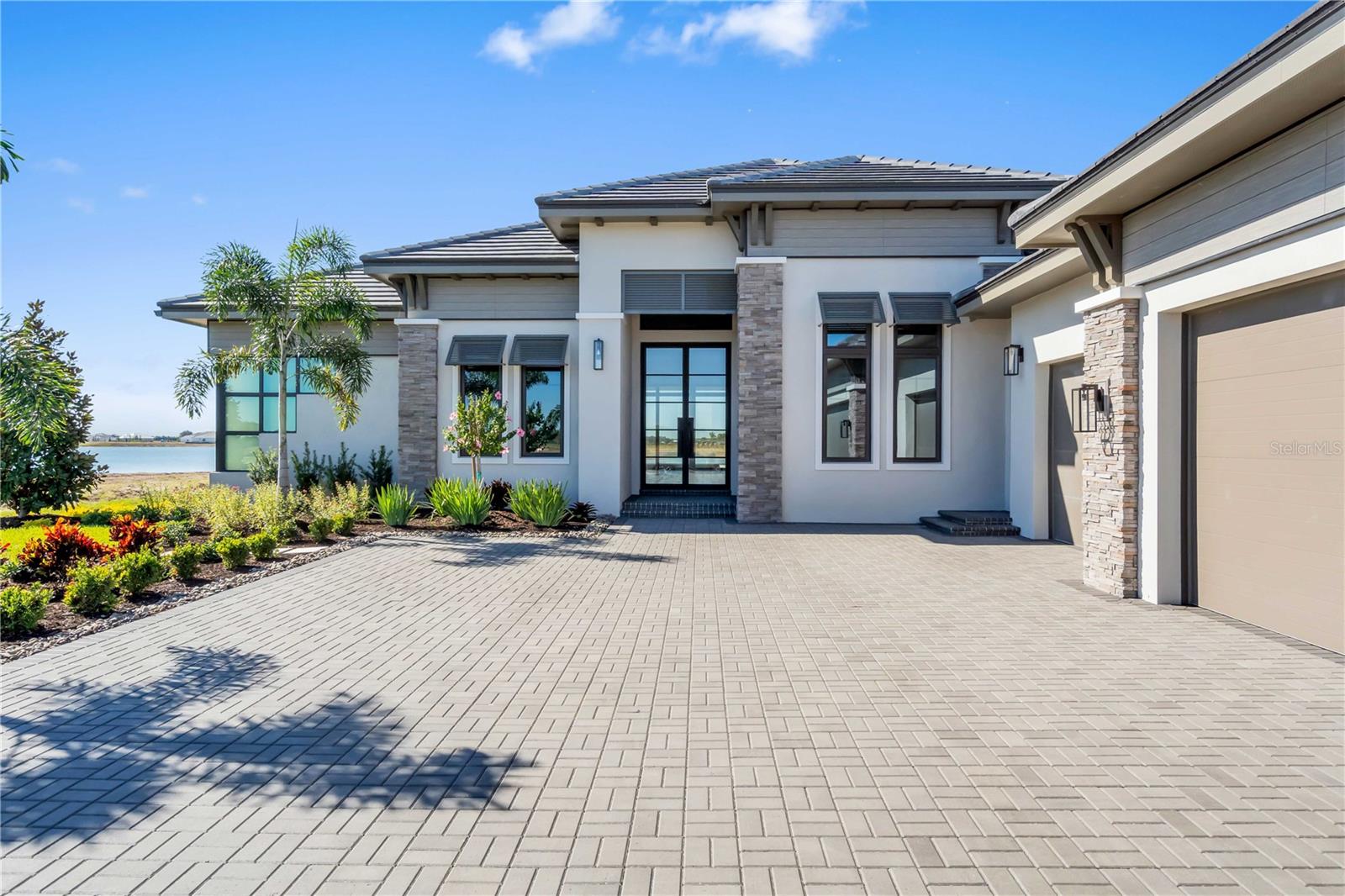 1018 Blue Shell Loop, FL