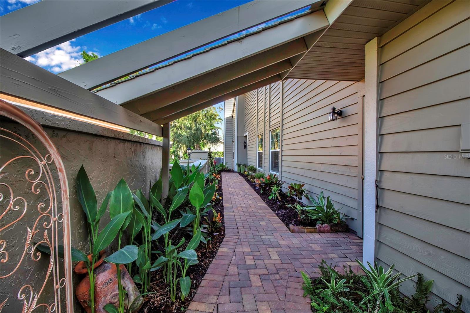 3410 Avenida Madera, FL