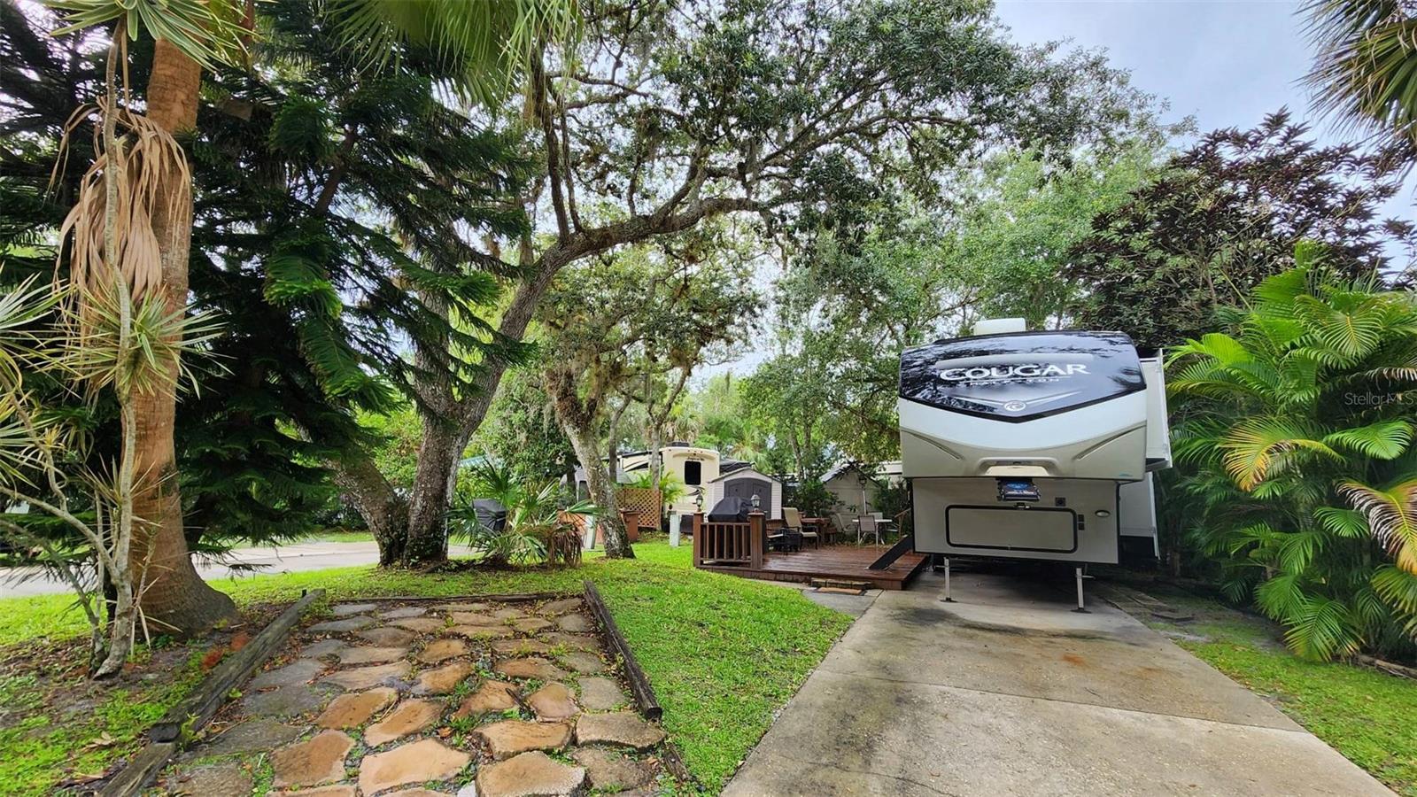 251 Saddle Ln, FL