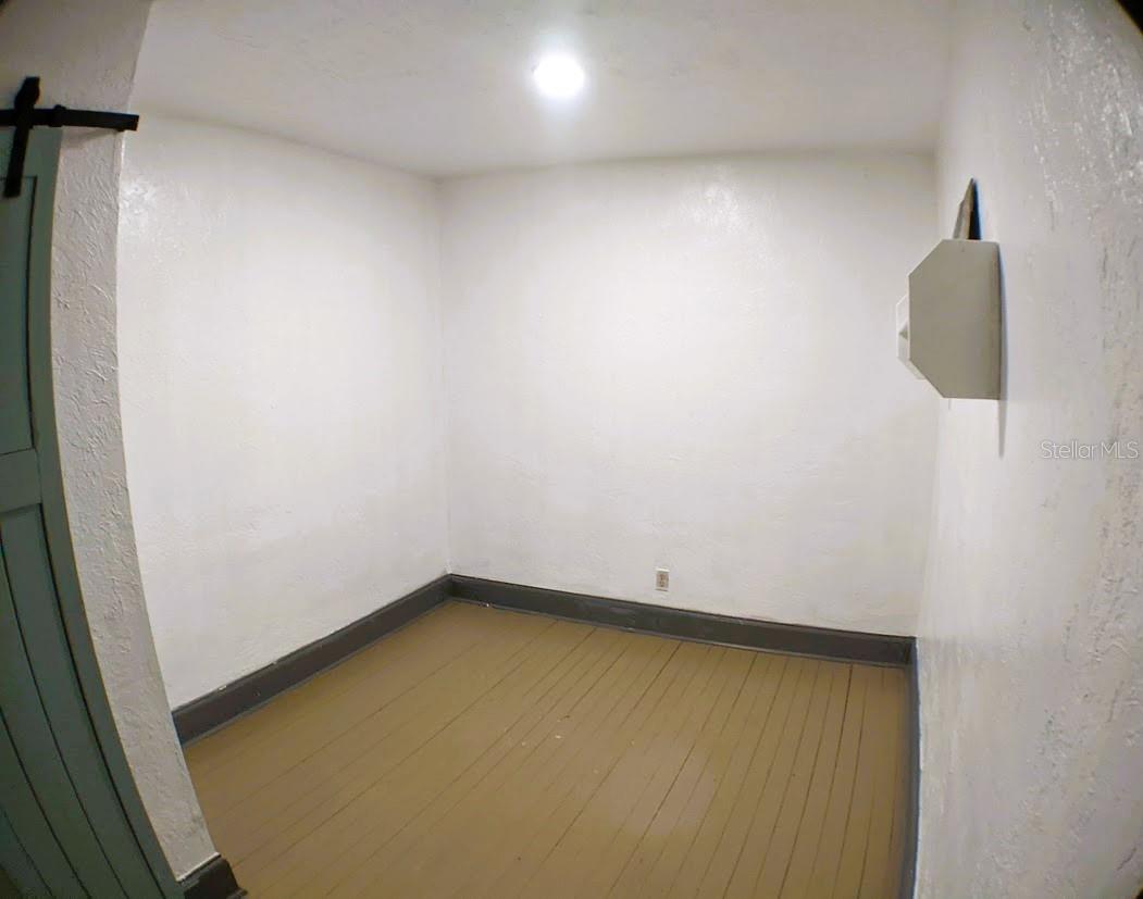 401 Colonia Lane, FL