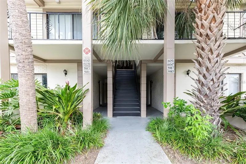 6039 Village Cir #Bldg C, FL