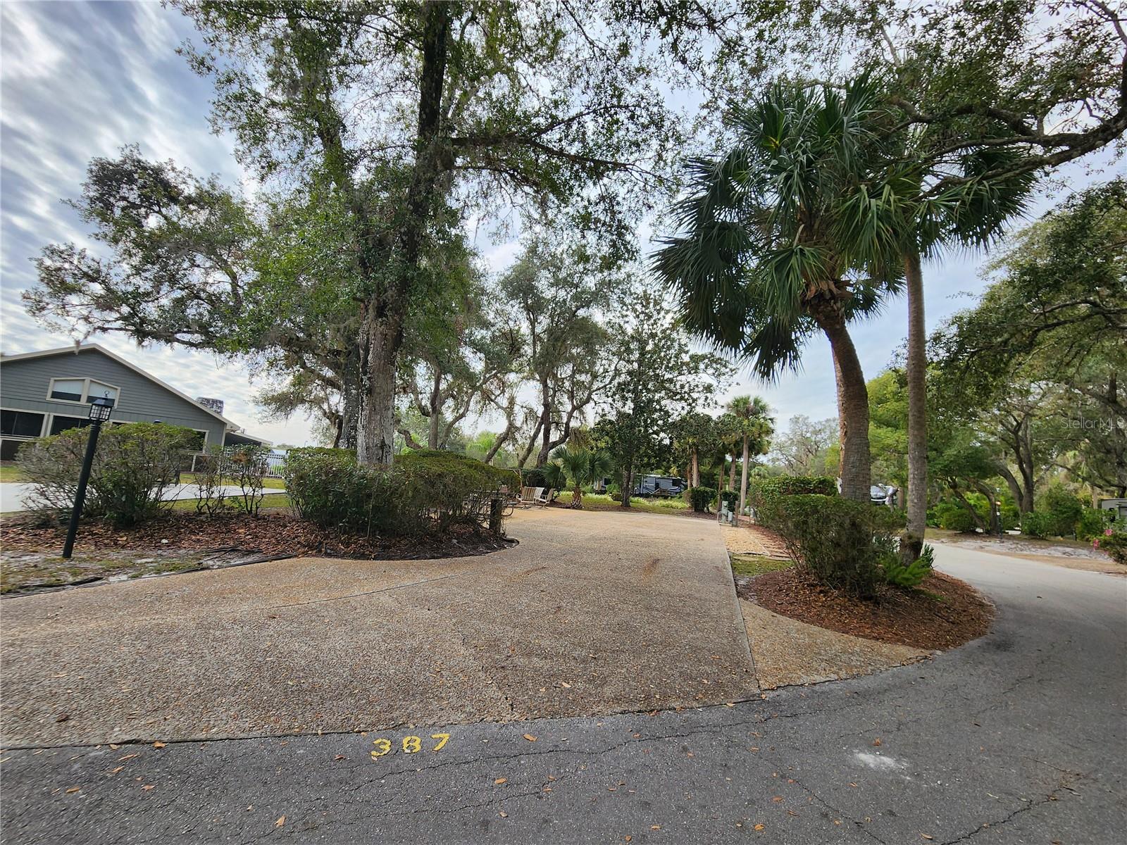 387 Longhorn Dr, FL