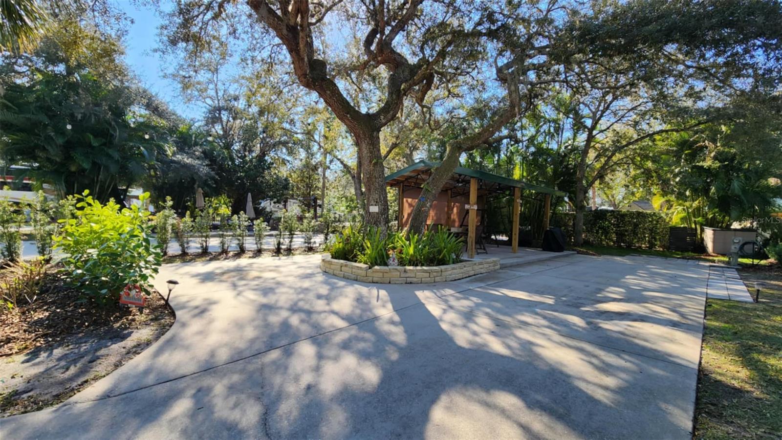 253 Saddle Ln, FL