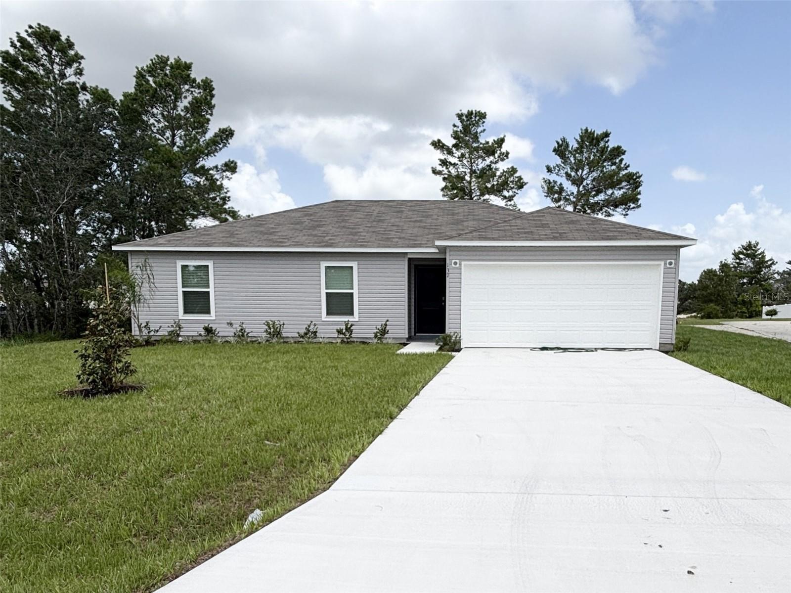 137 Maple Dr W, FL