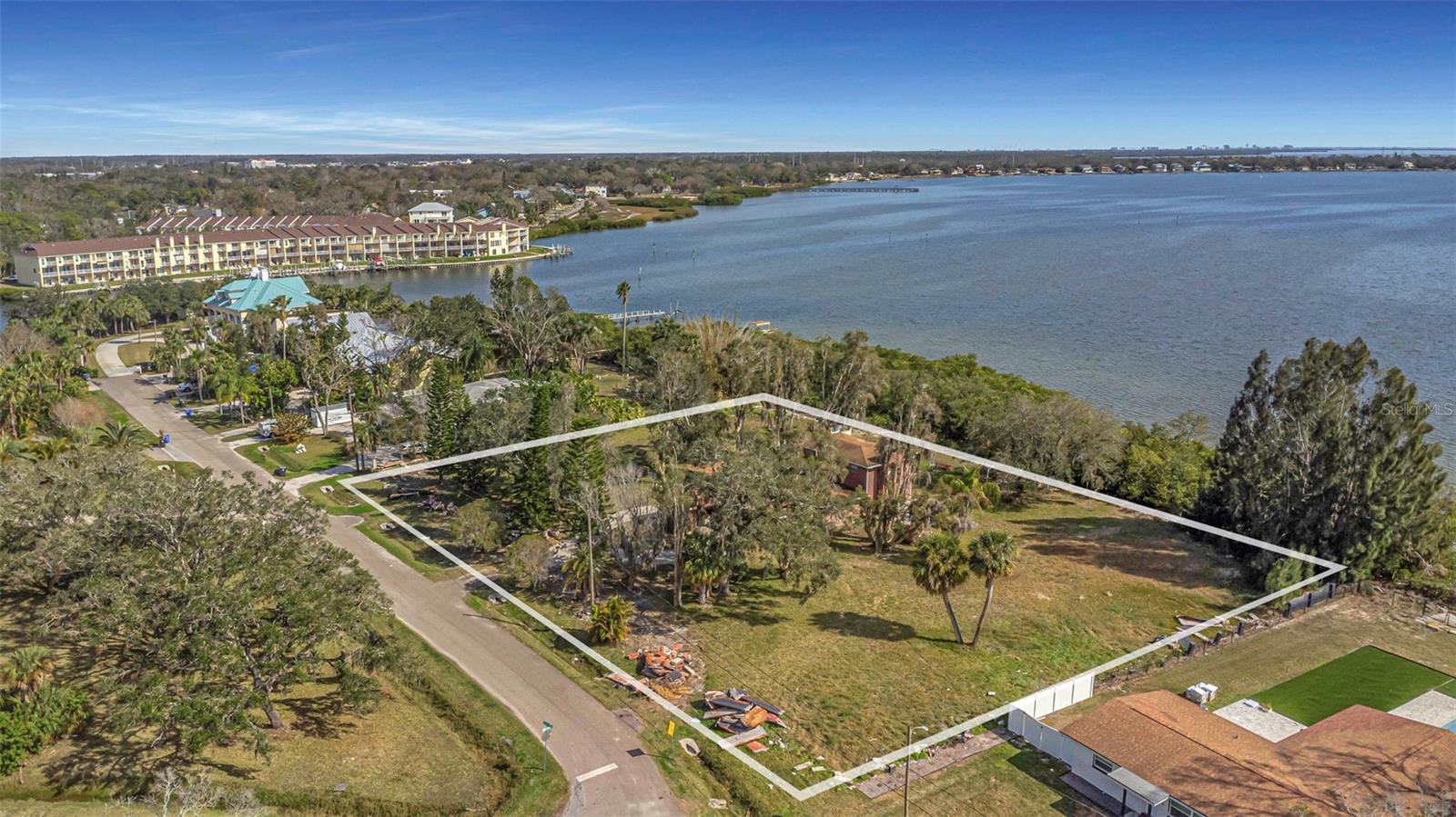 3825 Shore Boulevard, FL